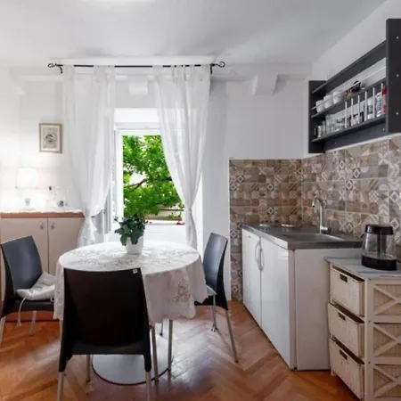Апартаменты Old Town Cozy - One Bedroom