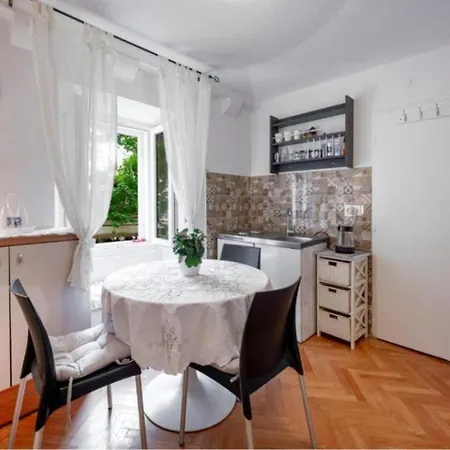Апартаменты Old Town Cozy - One Bedroom