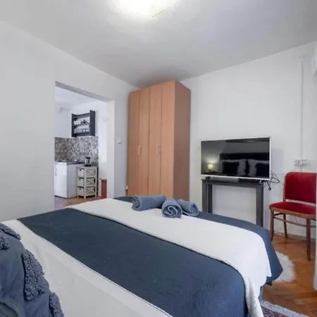 Old Town Cozy - One Bedroom Апартаменты *